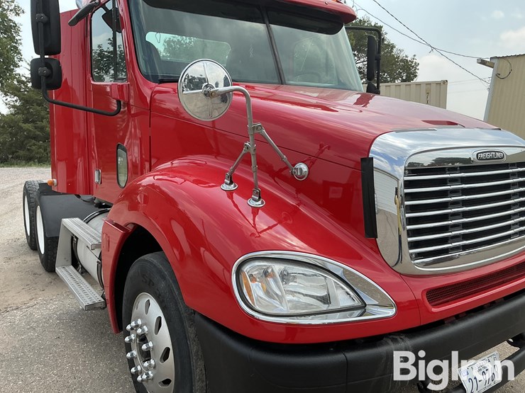 2003-freightliner-columbia-120-image-9