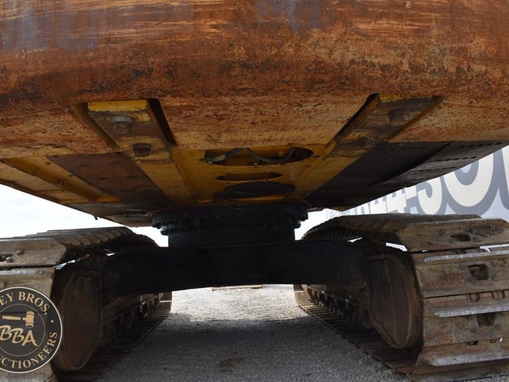 2013-deere-350g-lc-image-56