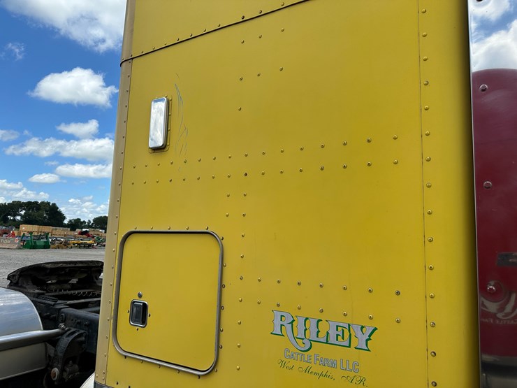 1998-peterbilt-379-image-49