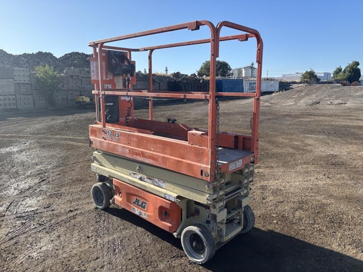 2015-jlg-1930es-image-4