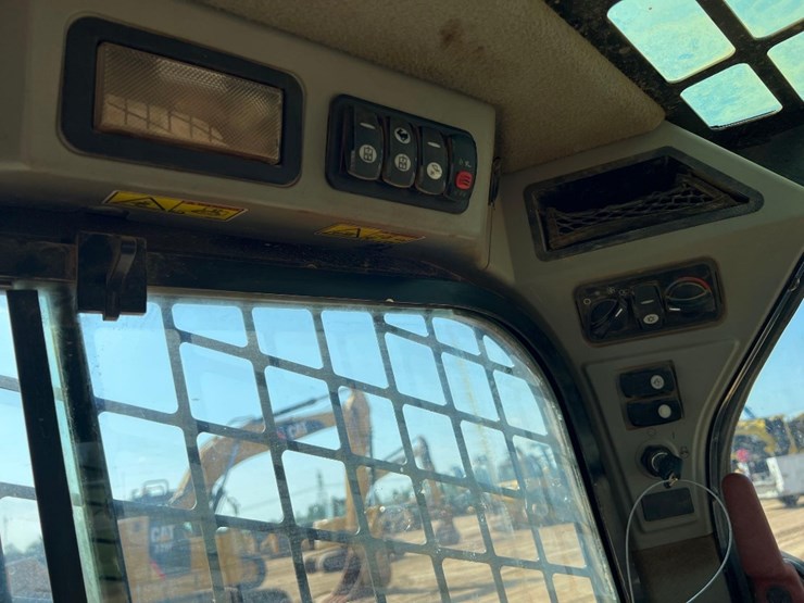 2016-caterpillar-259d-image-28