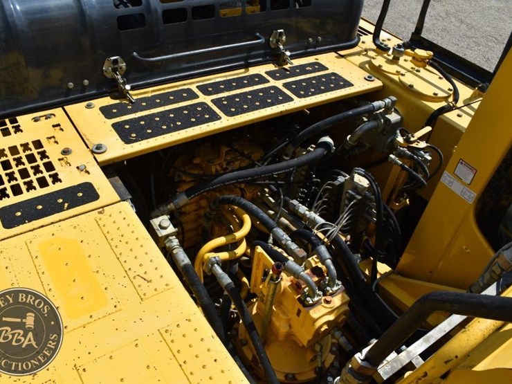 2014-komatsu-pc360-lc-10-image-56