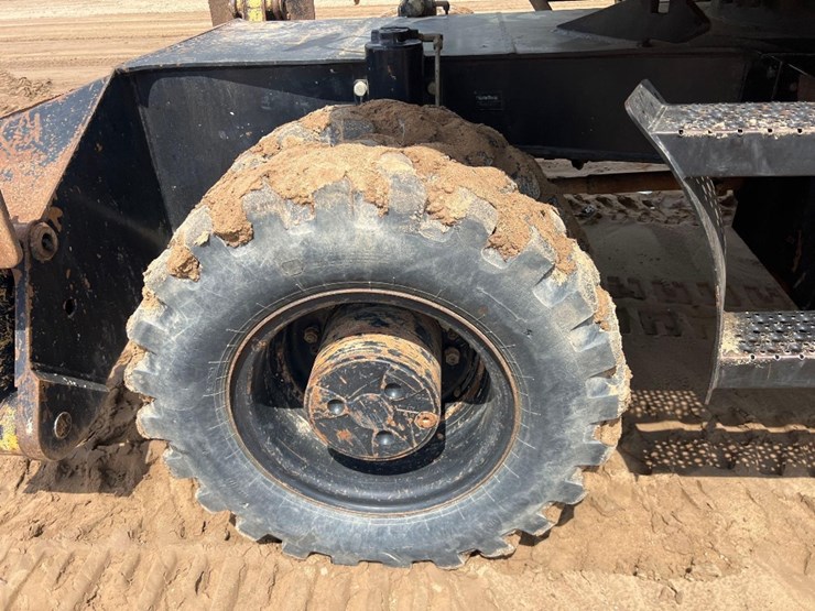 2011-caterpillar-m318d-image-9