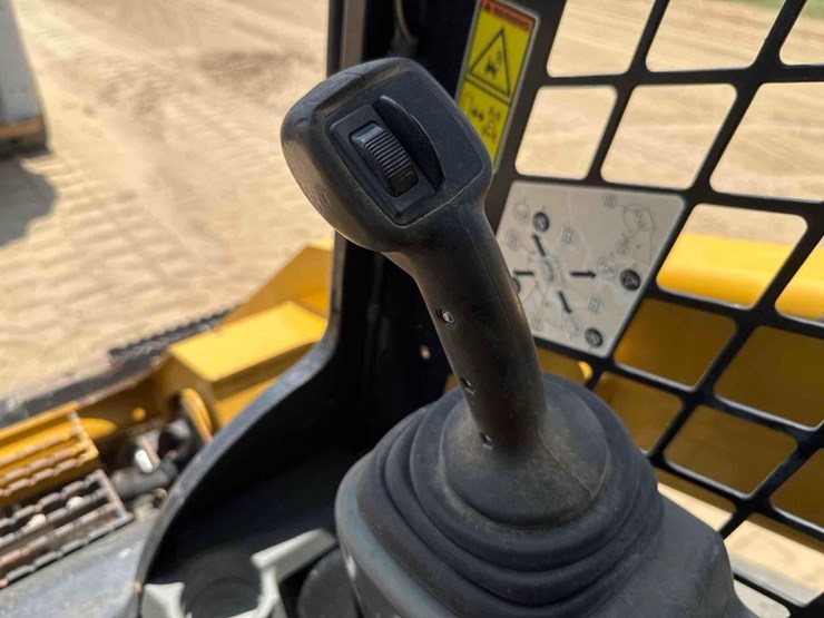 2019-caterpillar-299d2-image-34