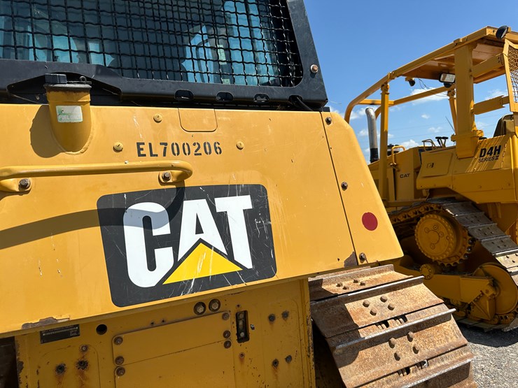 2017-caterpillar-d6k2-lgp-image-19