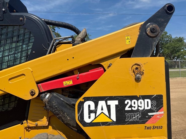 2017-caterpillar-299d2-xhp-image-19