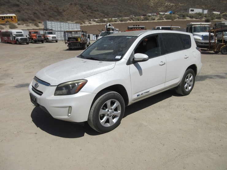 2014-toyota-rav4-image-1