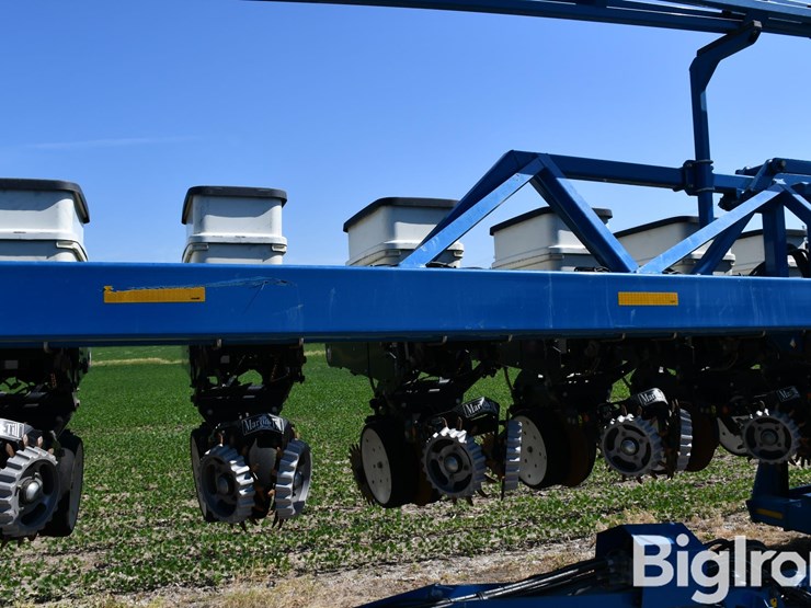 2007-kinze-3600-image-13