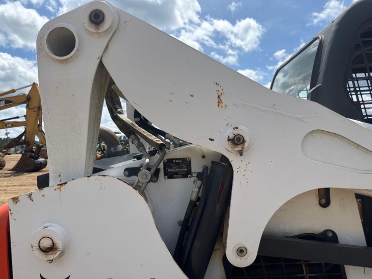 2019-bobcat-t770-image-21