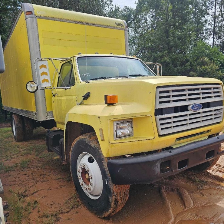 1988 FORD F700