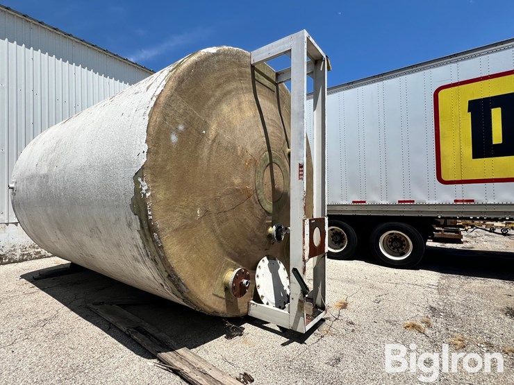 8,000-gallon-(approx.)-fiberglass-liquid-feed-storage-tank-image-10