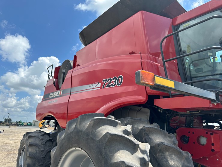 2012-case-ih-7230-image-37