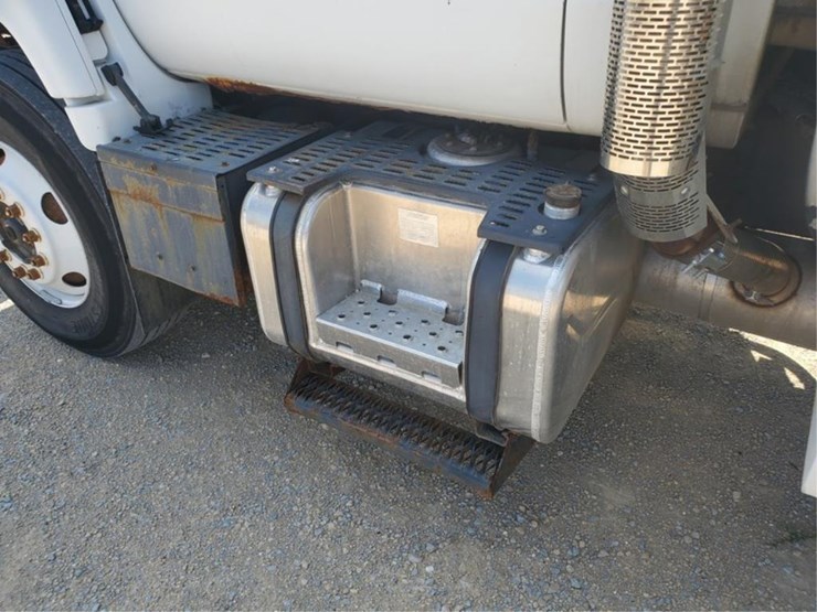 #359-•-1997-gmc-c7500-digger-derricks-truck-image-44