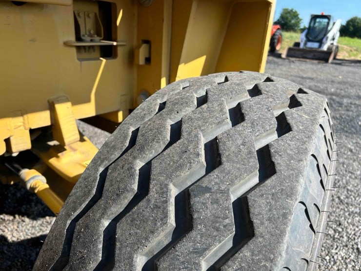 2010-caterpillar-cm1210106-rought-terrain-forklift-image-25