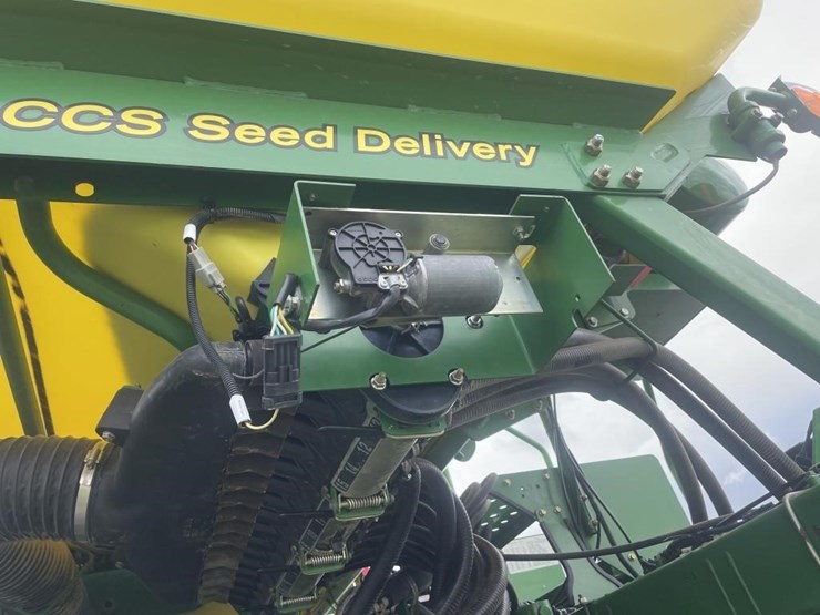 2012-john-deere-1790-image-17