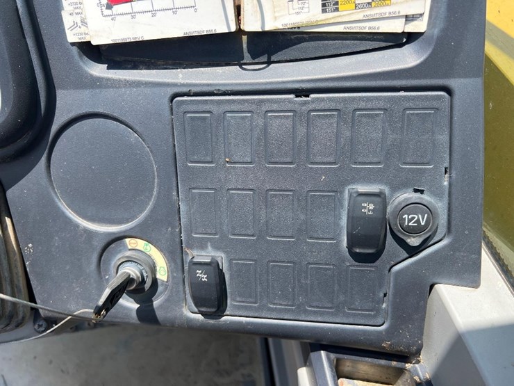 2019-caterpillar-tl1255d-image-32