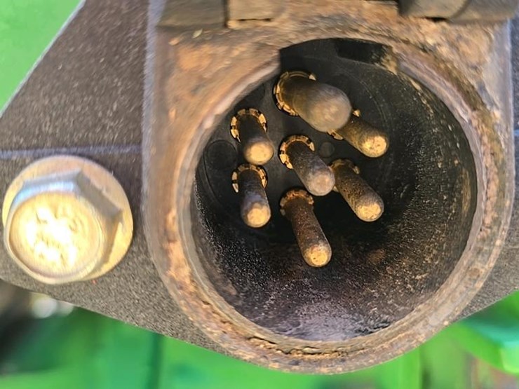 2015-john-deere-5065e-image-23