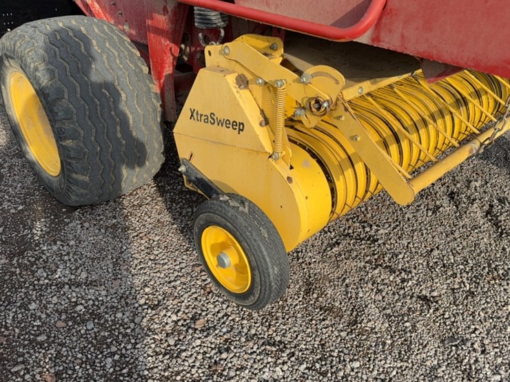 new-holland-br780a-image-4