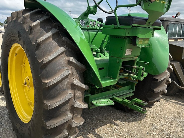 john-deere-820-image-8