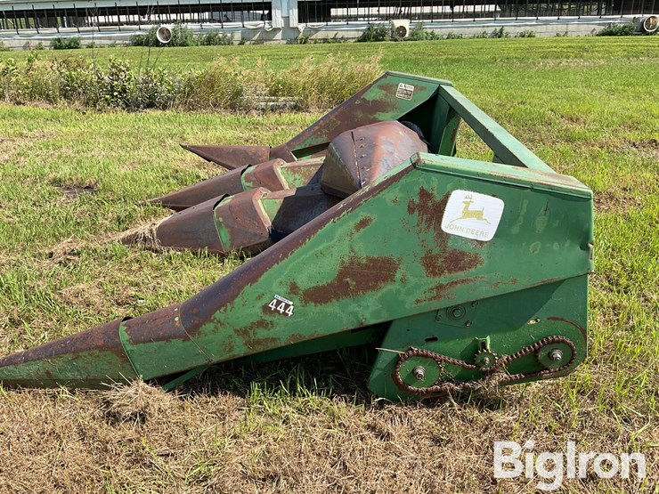 john-deere-444-image-8