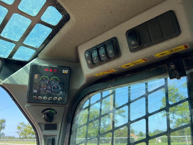 2019-caterpillar-262d3-image-25