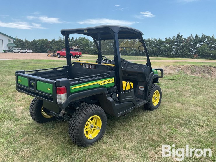 2021-john-deere-gator-image-5