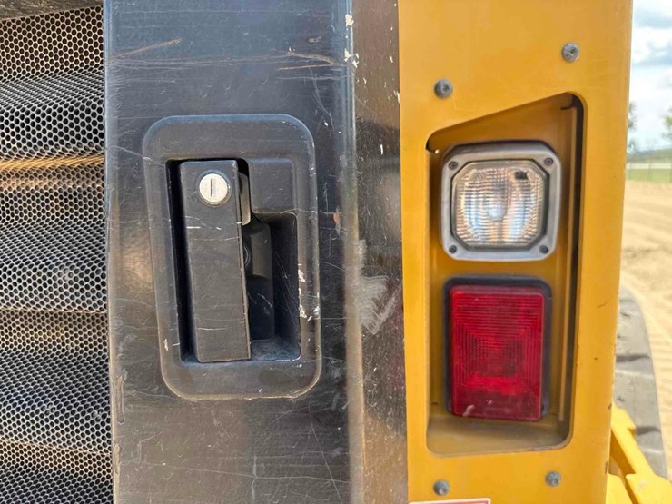 2019-caterpillar-299d2-image-19
