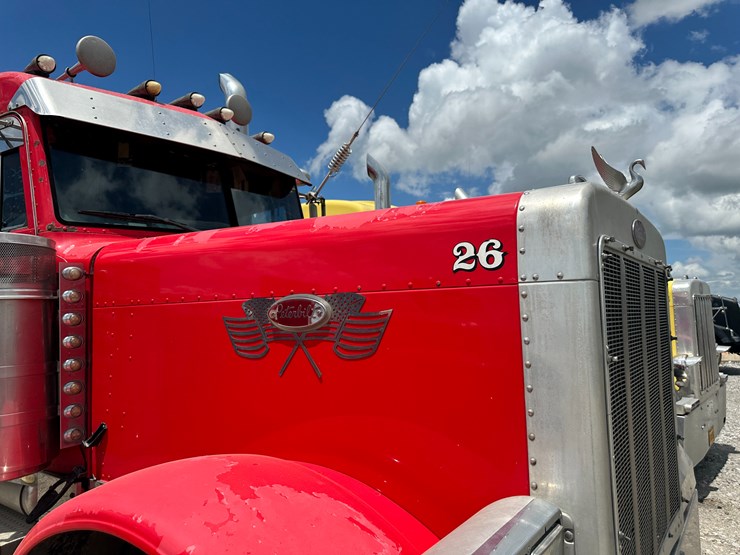 2003-peterbilt-379-image-42