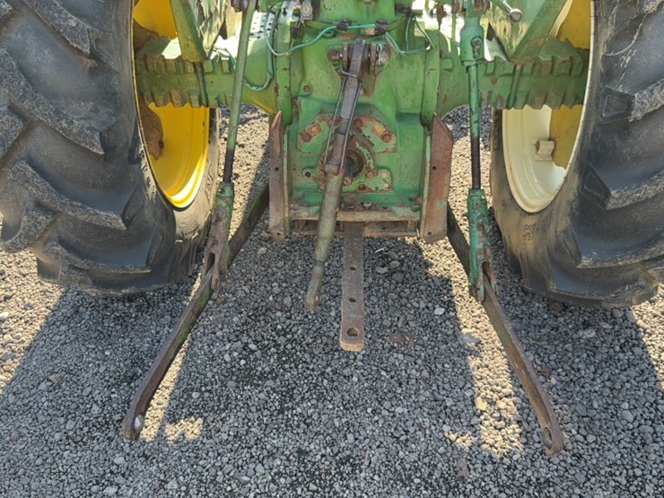 john-deere-820-image-14