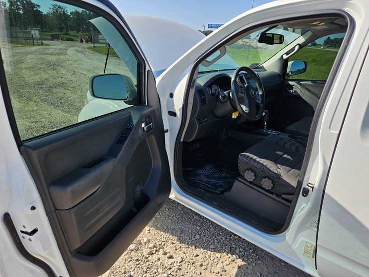 2016-nissan-frontier-image-31
