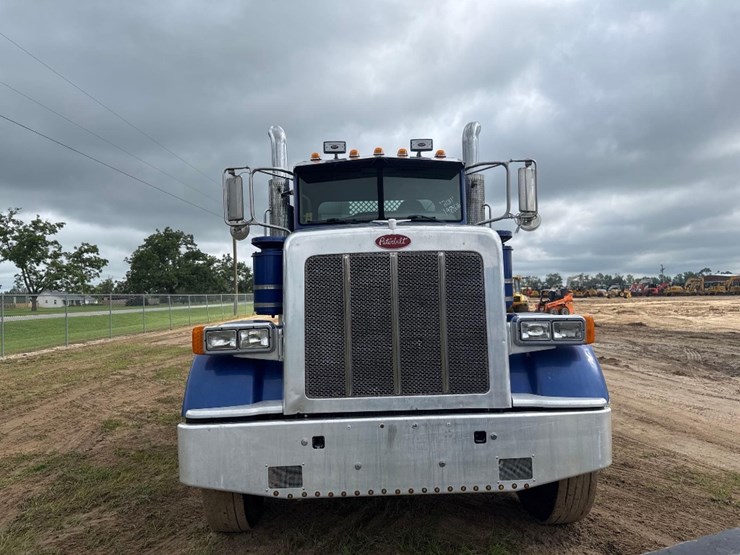 2011-peterbilt-367-image-3