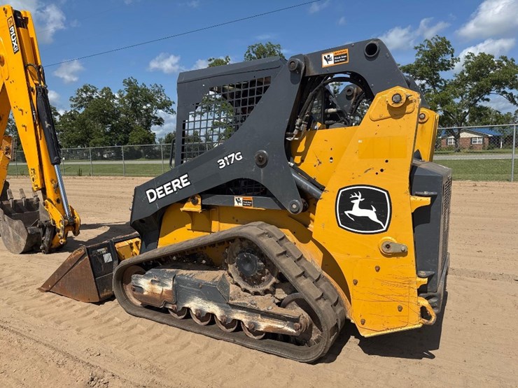 2019-deere-317g-image-8