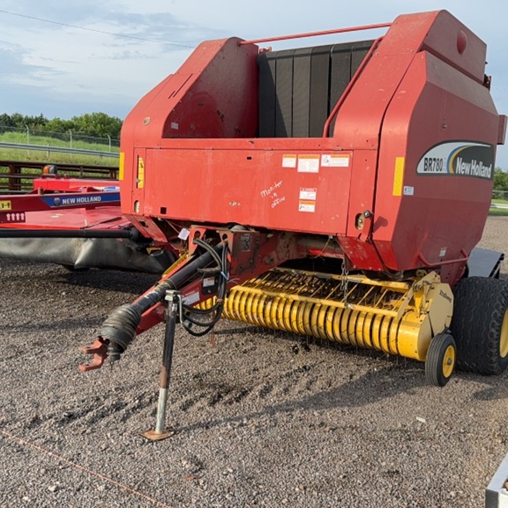NEW HOLLAND BR780A