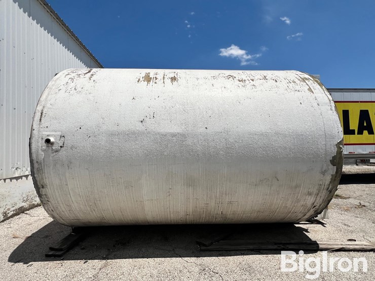 8,000-gallon-(approx.)-fiberglass-liquid-feed-storage-tank-image-9