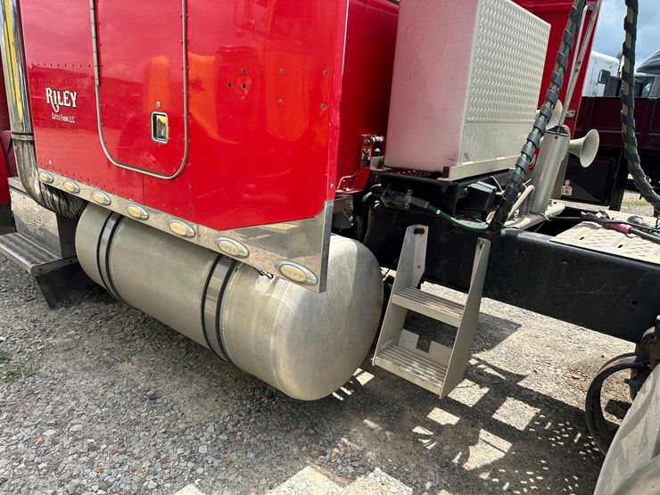 2003-peterbilt-379-image-23