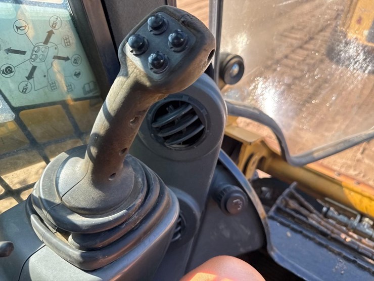 2014-caterpillar-259d-image-30
