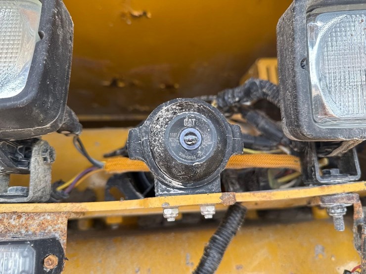 2015-caterpillar-745c-image-16