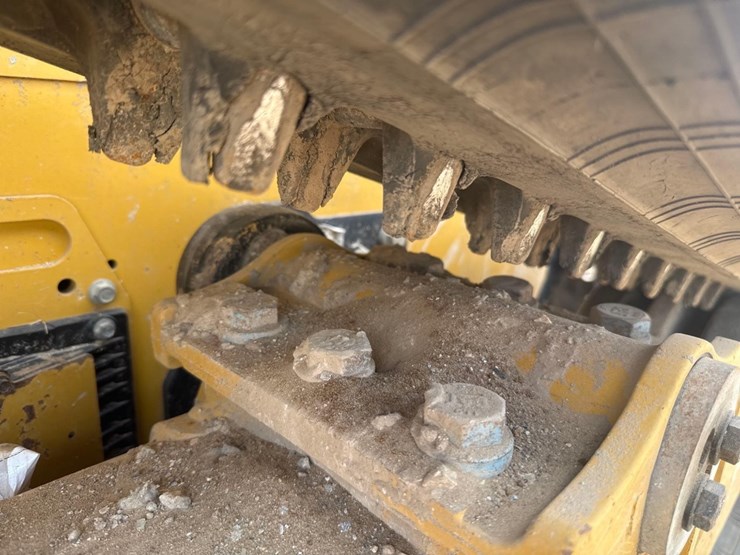 2022-caterpillar-259d3-image-15