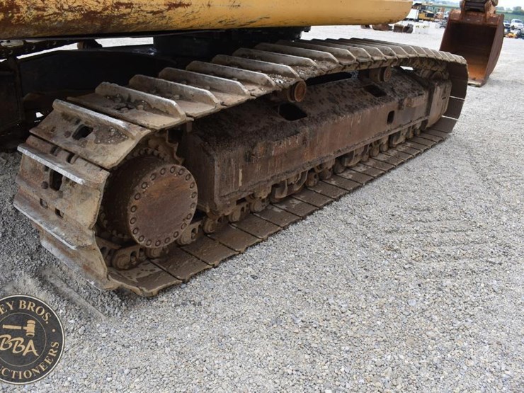 2013-deere-350g-lc-image-30
