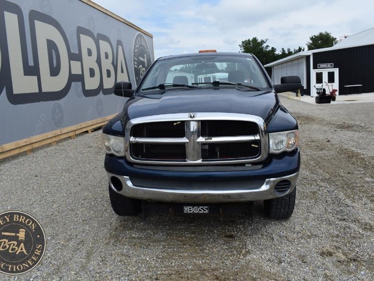 2005-dodge-2500-image-16