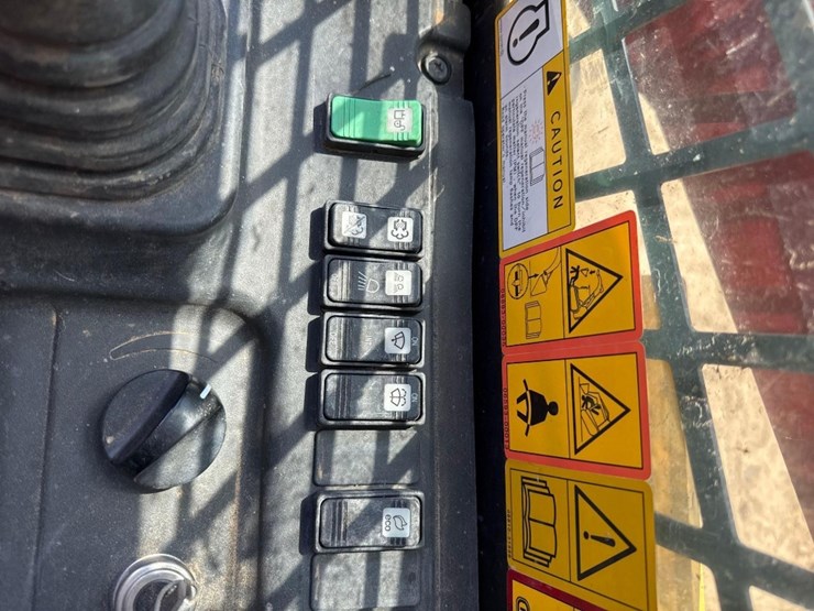 2023-takeuchi-tl10v2-image-30