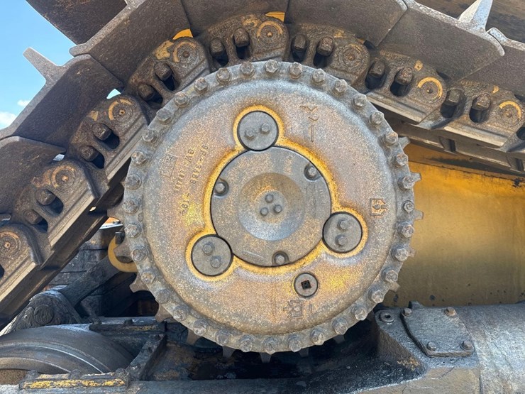 2011-caterpillar-d9t-image-16
