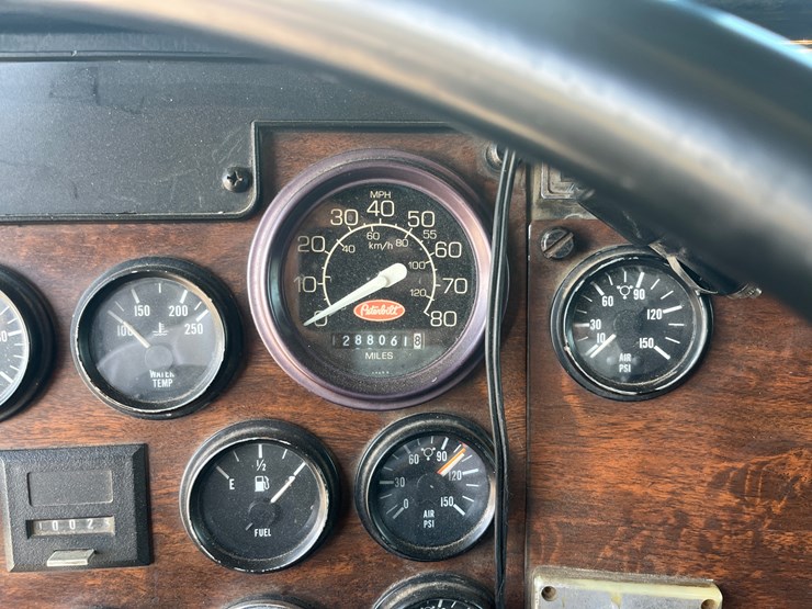 2000-peterbilt-378-image-33