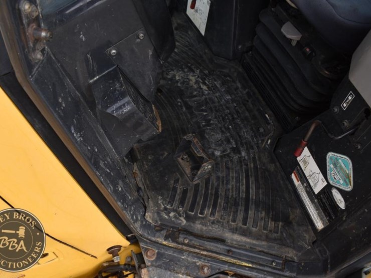 2014-komatsu-d39pxi-23-image-60