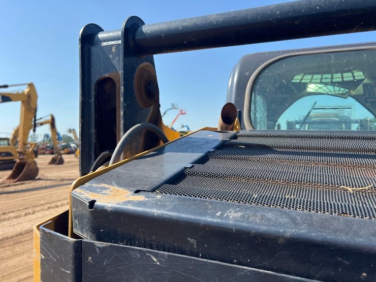 2016-caterpillar-259d-image-18