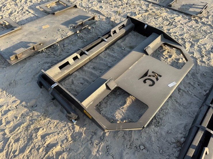 #2098-•-kc-45"-skid-steer-fork-frame-w/-42"-forks-inv#:-25265-image-1