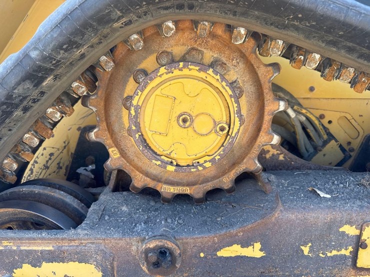 2020-caterpillar-279d3-image-32