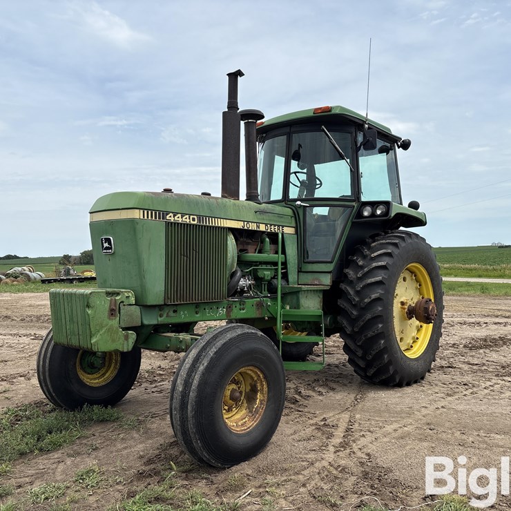 1982 JOHN DEERE 4440