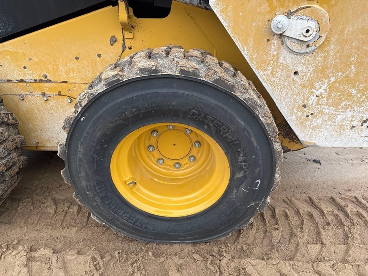 2023-caterpillar-236d3-image-9