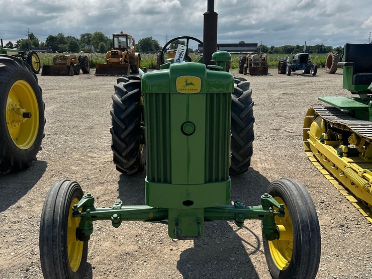 john-deere-320-image-2